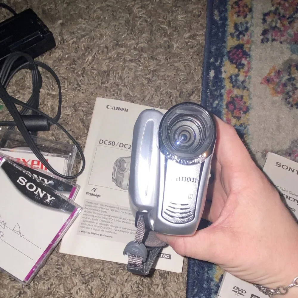Canon DC220 DVD Handheld Camcorder Silver, 35x Optical Zoom, 2.7